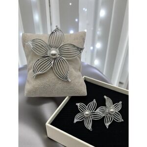 Vintage 1967 Sarah Coventry MOON FLOWER Brooch Pin & Earrings‎ Faux Pearl Set